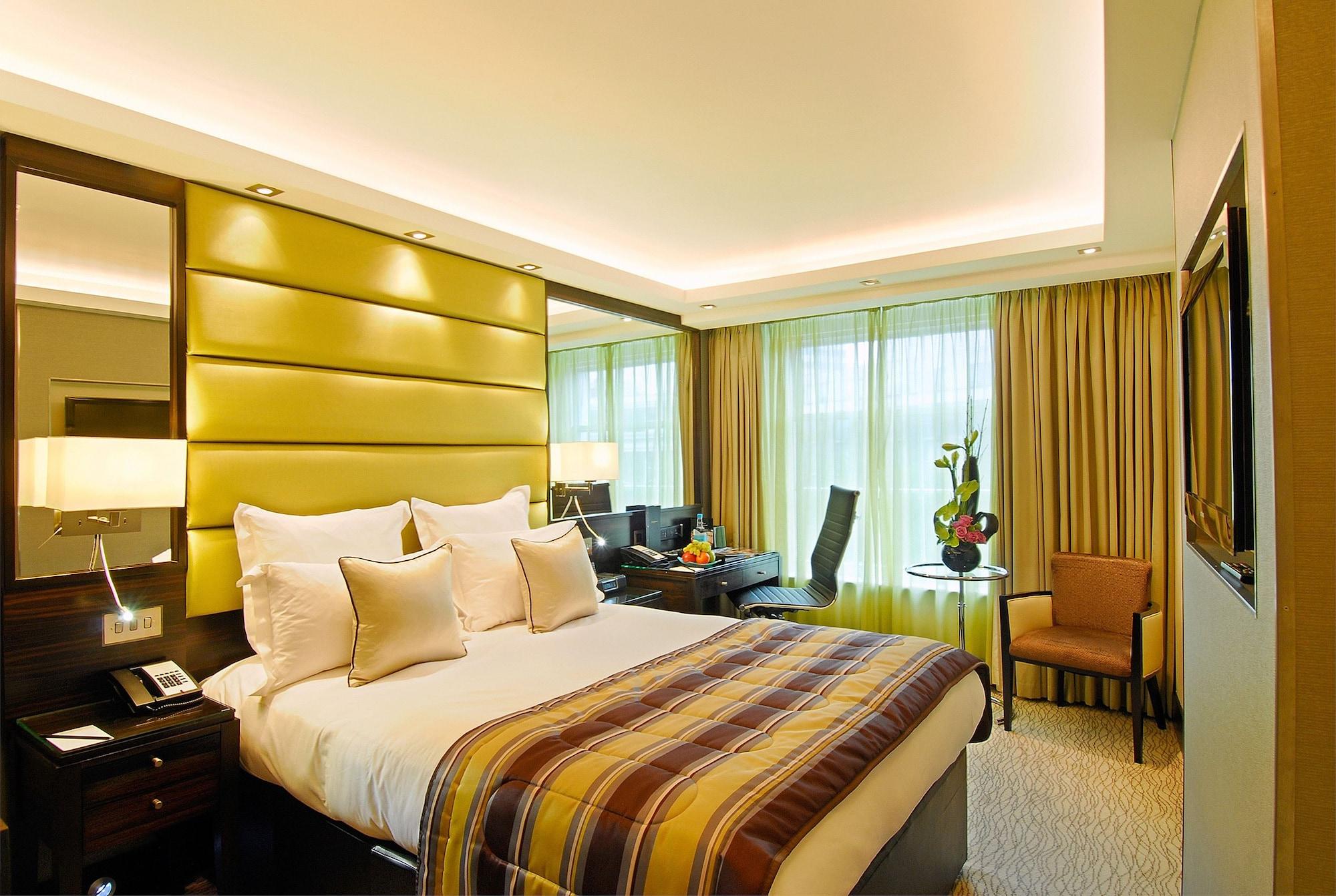 ホテル ザ モントカーム マーブル アーチ ロンドン エクステリア 写真 A bedroom at the InterContinental London The O2